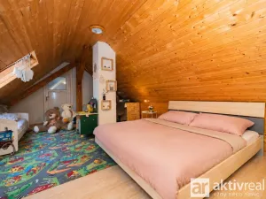 Prodej činžovního domu, Dolní Zálezly, Mírové náměstí, 250 m2