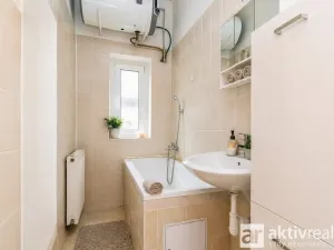 Prodej činžovního domu, Dolní Zálezly, Mírové náměstí, 250 m2