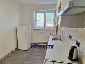 Prodej bytu 2+1, Vroutek, Husova, 60 m2