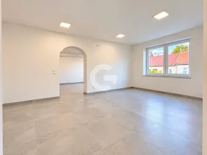 Prodej obchodního prostoru, Zlín - Malenovice, Bezručova, 568 m2