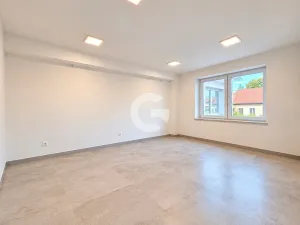Prodej obchodního prostoru, Zlín - Malenovice, Bezručova, 568 m2