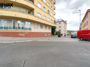 Pronájem garážového stání, Praha - Libeň, Kašparovo náměstí, 12 m2