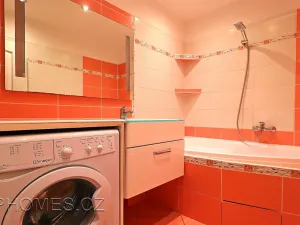 Pronájem bytu 2+kk, Praha - Kobylisy, Hlaváčova, 58 m2