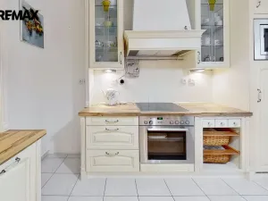 Prodej bytu 3+1, Karlovy Vary, Mariánskolázeňská, 141 m2