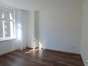 Pronájem bytu 3+kk, Praha - Žižkov, Jeseniova, 64 m2
