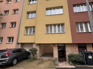 Pronájem garáže, Brno, Helfertova, 12 m2