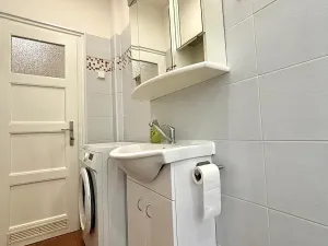 Pronájem bytu 1+kk, Praha - Břevnov, Junácká, 36 m2
