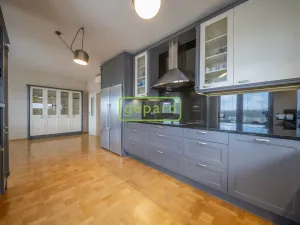 Prodej bytu 6+kk a větší, Praha, Učňovská, 190 m2