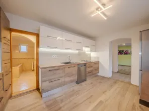 Prodej rodinného domu, Komňa, 182 m2