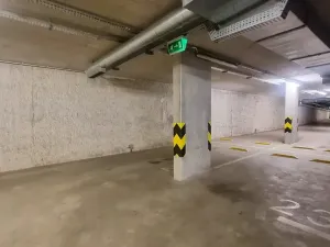Pronájem garážového stání, Brno, Mojmírovo náměstí, 13 m2