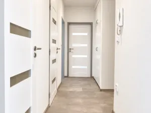 Pronájem bytu 2+1, Hradec Králové - Slezské Předměstí, třída SNP, 55 m2