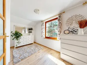 Prodej rodinného domu, Káraný, 180 m2