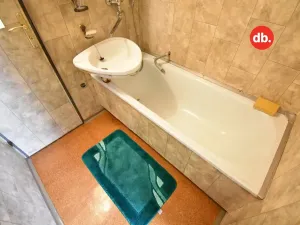 Prodej bytu 3+1, Karlovy Vary, Šumavská, 64 m2