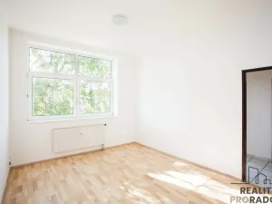 Pronájem bytu 1+1, Břeclav, Na Valtické, 37 m2