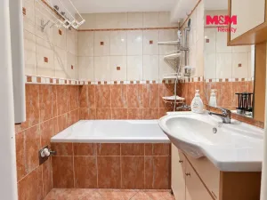 Prodej bytu 3+1, Lubenec, Pražská, 66 m2