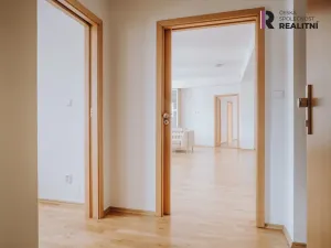 Prodej kanceláře, Kroměříž, náměstí Míru, 178 m2