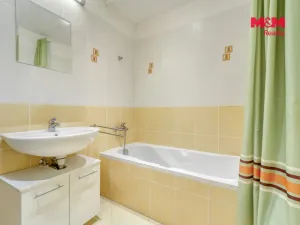 Pronájem bytu 2+kk, Praha, Sazovická, 47 m2