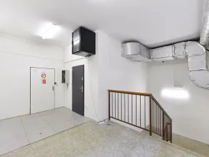Prodej obchodního prostoru, Praha - Horní Počernice, Komárovská, 210 m2