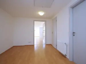 Pronájem kanceláře, Praha - Smíchov, Štefánikova, 82 m2