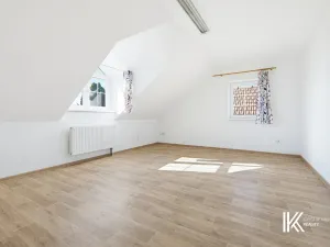 Prodej kanceláře, Hrochův Týnec, 356 m2
