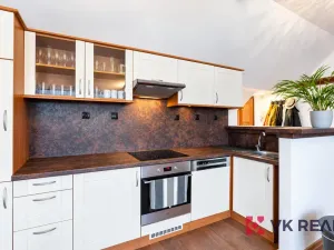 Prodej vícegeneračního domu, Praha - Horní Počernice, Rožnovská, 577 m2