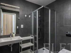 Pronájem bytu 1+kk, Praha - Hostavice, Českobrodská, 36 m2