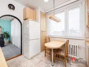 Pronájem bytu 2+1, Praha - Radotín, náměstí Osvoboditelů, 70 m2