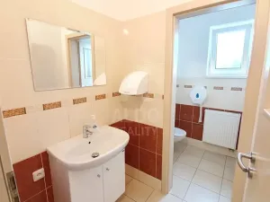 Pronájem kanceláře, České Budějovice, Husova tř., 89 m2