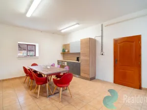 Prodej výrobních prostor, Radošovice, 1075 m2