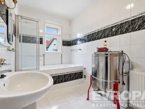 Prodej činžovního domu, Praha - Motol, U hrušky, 395 m2