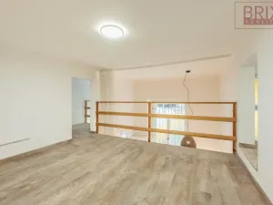Pronájem bytu 2+1, Praha, Štefánikova, 61 m2