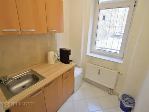 Pronájem obchodního prostoru, Beroun, Nám. M.Poštové, 49 m2