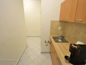 Pronájem obchodního prostoru, Beroun, Nám. M.Poštové, 49 m2