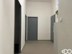 Pronájem kanceláře, Praha, Freyova, 92 m2