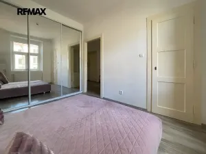 Pronájem bytu 2+kk, Praha - Holešovice, Farského, 51 m2