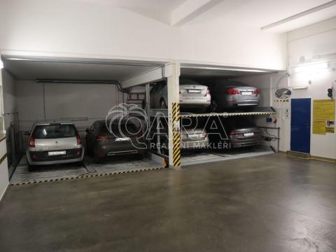Pronájem garážového stání, Praha - Nové Město, Štěpánská, 18 m2