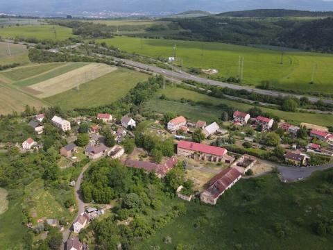 Prodej zemědělské usedlosti, Rtyně nad Bílinou - Malhostice, 4000 m2