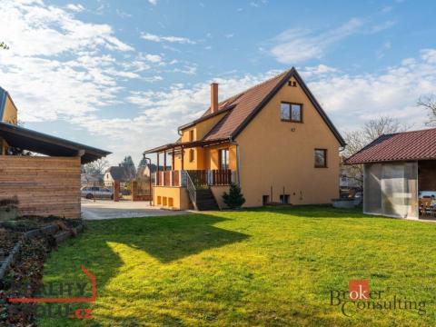 Prodej rodinného domu, Milovice, V zahrádkách, 216 m2