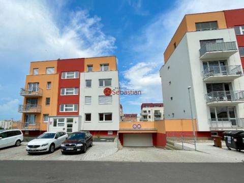 Pronájem bytu 3+kk, Praha - Černý Most, Dobrovolného, 68 m2