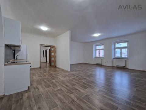 Pronájem bytu 3+kk, Benešov, Masarykovo náměstí, 87 m2