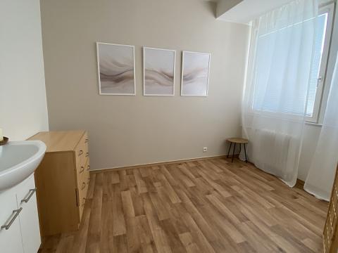 Pronájem kanceláře, Vsetín, Žerotínova, 27 m2