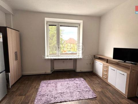 Pronájem bytu 1+kk, Hranice - Hranice I-Město, Tř. 1. máje, 30 m2