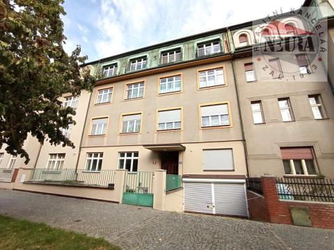 Pronájem kanceláře, Praha - Hradčany, Na valech, 102 m2