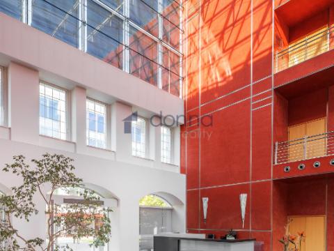 Pronájem kanceláře, Praha - Karlín, Křižíkova, 388 m2