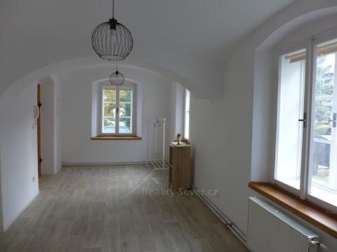 Pronájem bytu 1+1, Nový Bor, Palackého náměstí, 36 m2