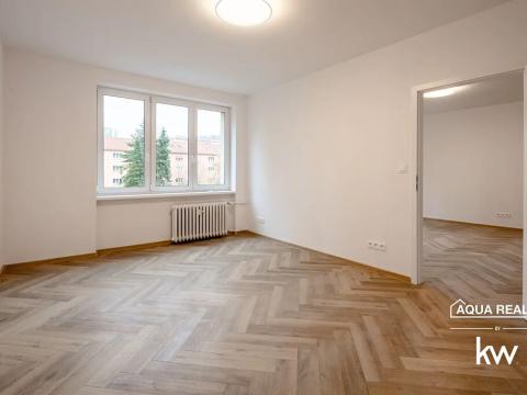 Prodej bytu 3+kk, Karlovy Vary, Šumavská, 68 m2