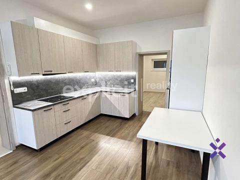 Pronájem bytu 2+kk, Bzenec, náměstí Svobody, 45 m2