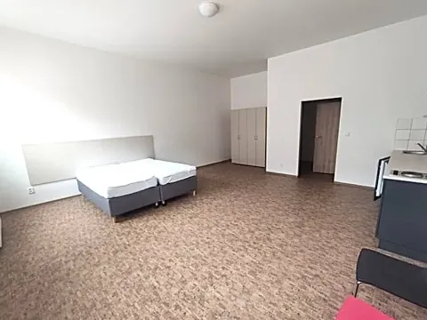 Pronájem bytu 1+kk, Praha - Smíchov, Křížová, 35 m2