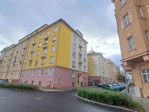 Prodej bytu 2+1, Karlovy Vary, K. Čapka, 60 m2