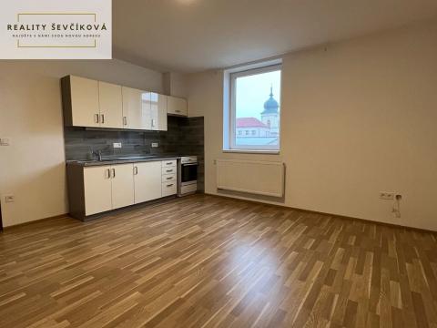 Pronájem bytu 2+kk, Holice, náměstí T. G. Masaryka, 52 m2